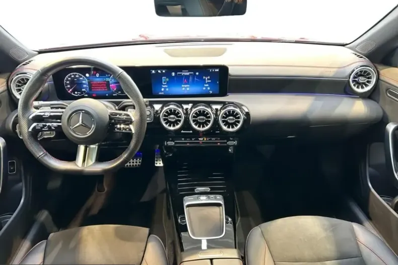 Mercedes-Benz CLA 200 (Clasa CLA) din 2024 cu 14.963 km - oferta MER205632 - foto 14