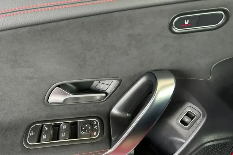 Mercedes-Benz CLA 200 (Clasa CLA) din 2024 cu 14.963 km - oferta MER205632 - foto 15