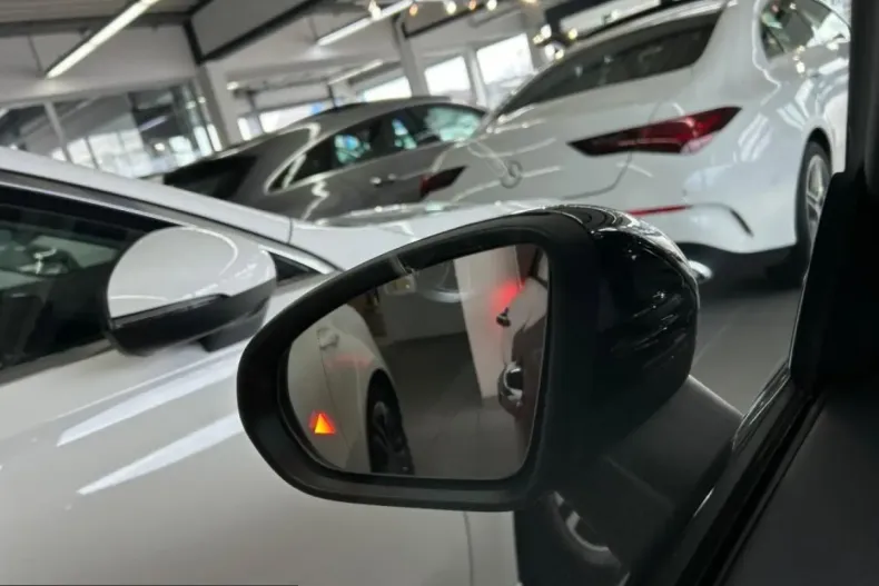 Mercedes-Benz CLA 200 (Clasa CLA) din 2024 cu 14.963 km - oferta MER205632 - foto 16