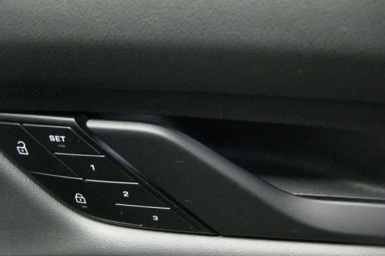 Porsche Taycan din 2023 cu 29.997 km - oferta POR205636 - foto 20