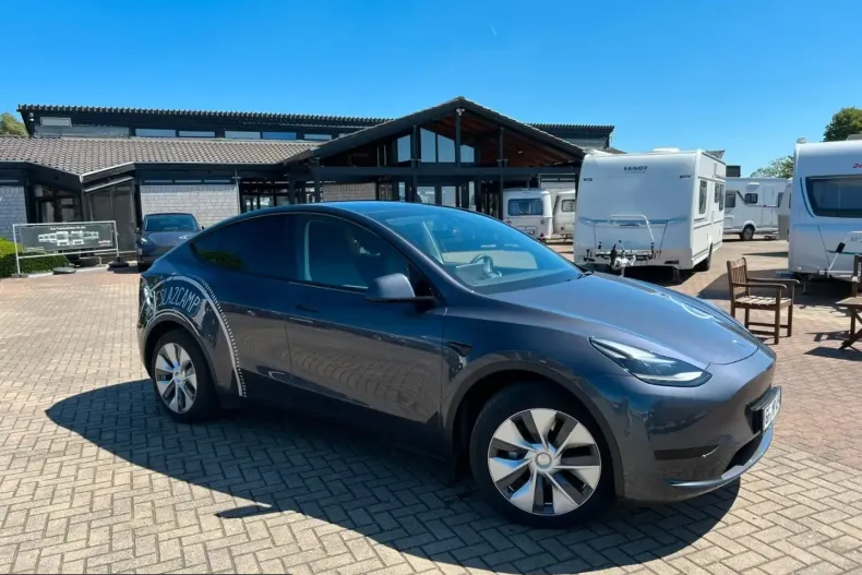 Tesla Model Y din 2023 cu 28.000 km - oferta TES205646 - foto 1