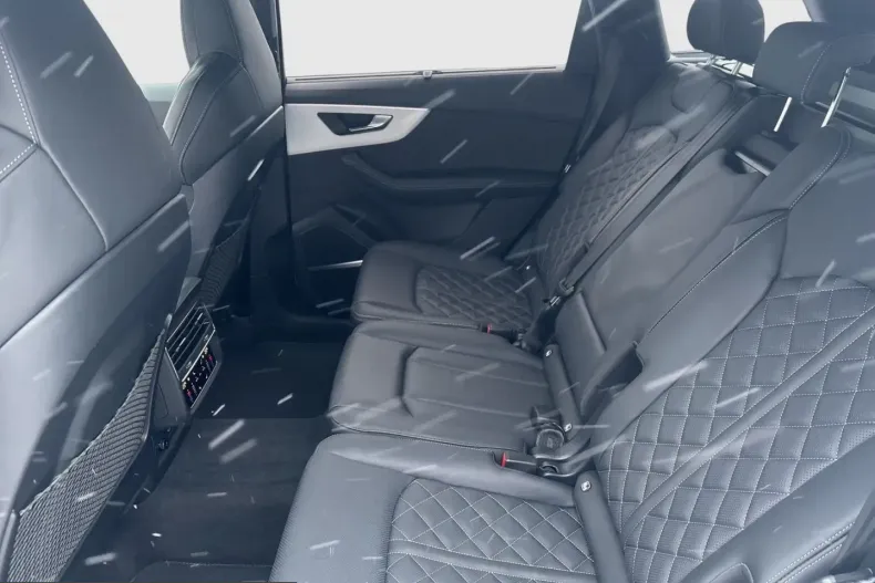 Audi SQ7 din 2025 cu 12.359 km - oferta AUD205658 - foto 8