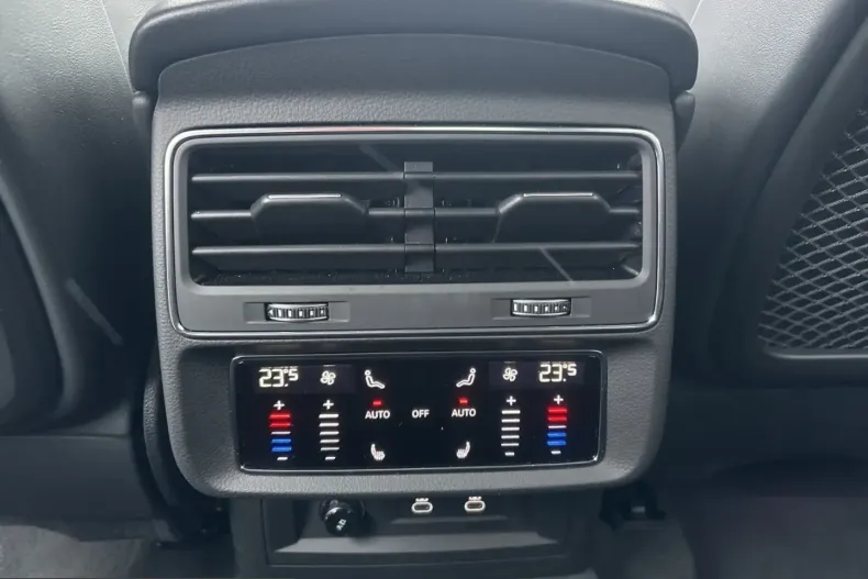 Audi SQ7 din 2025 cu 12.359 km - oferta AUD205658 - foto 9