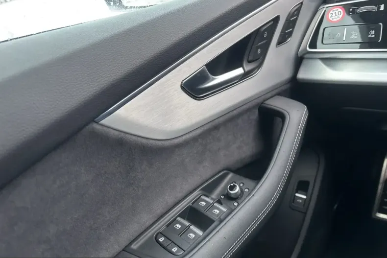 Audi SQ7 din 2025 cu 12.359 km - oferta AUD205658 - foto 17