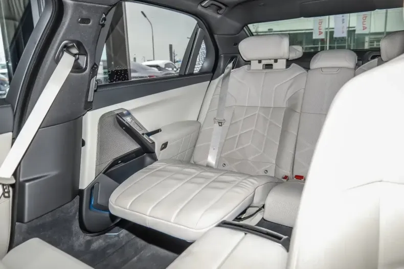 BMW 740 (Seria 7) din 2025 cu 21.200 km - oferta BMW205709 - foto 8