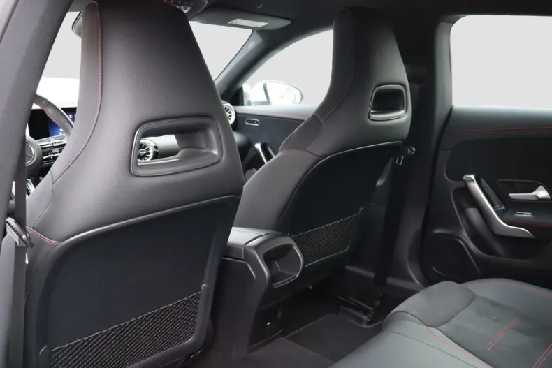 Mercedes-Benz CLA 180 (Clasa CLA) din 2024 cu 14.500 km - oferta MER205711 - foto 20