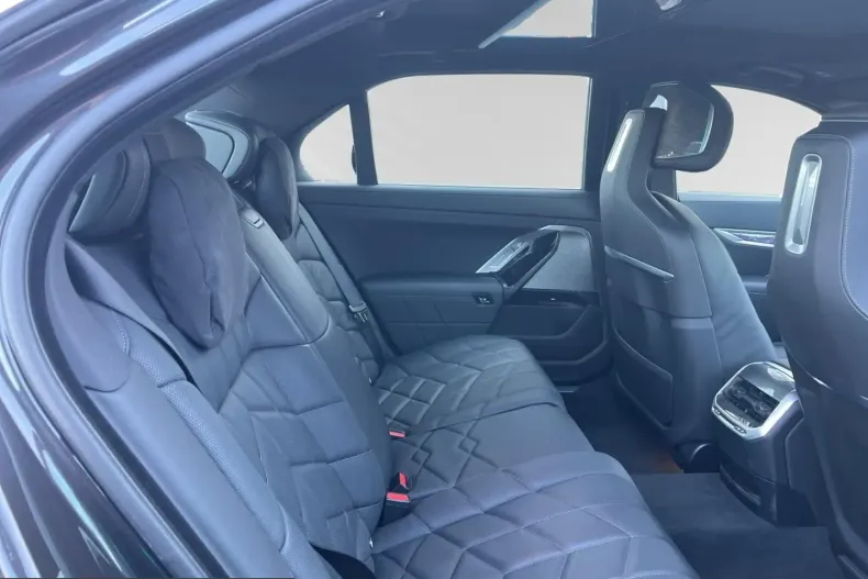 BMW 750 (Seria 7) din 2024 cu 5.150 km - oferta BMW205712 - foto 8