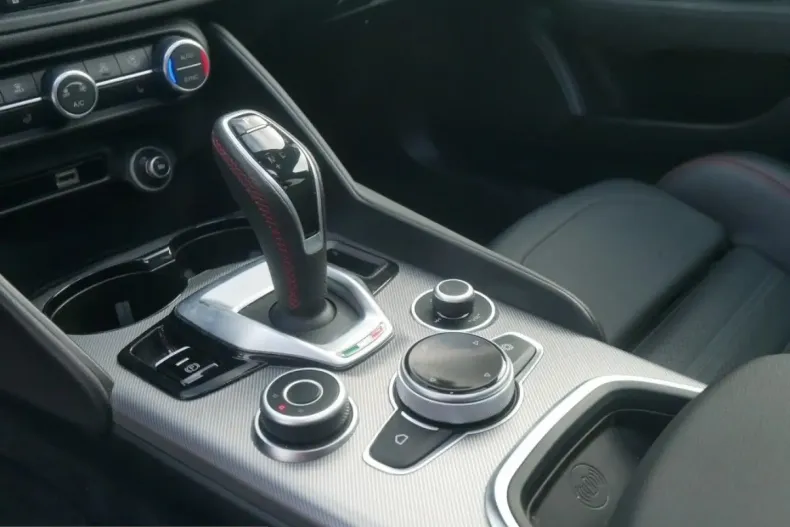 Alfa Romeo Giulia din 2023 cu 21.641 km - oferta ALF205726 - foto 12