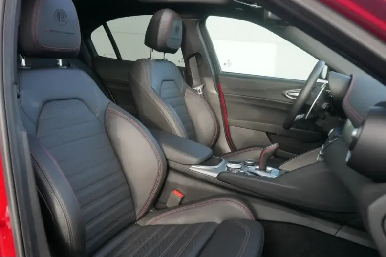 Alfa Romeo Giulia din 2023 cu 21.641 km - oferta ALF205726 - foto 17