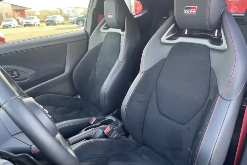 Toyota Yaris din 2024 cu 11.100 km - oferta TOY205739 - foto 12