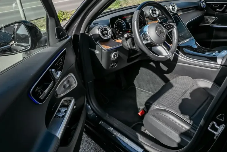 Mercedes-Benz C 300 (Clasa C) din 2023 cu 15.248 km - oferta MER205743 - foto 9