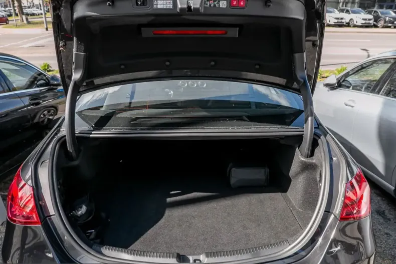 Mercedes-Benz C 300 (Clasa C) din 2023 cu 15.248 km - oferta MER205743 - foto 10