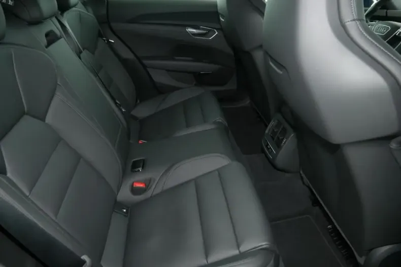 Audi e-tron GT din 2023 cu 48.990 km - oferta AUD205746 - foto 5