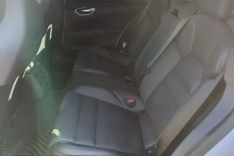 Audi e-tron GT din 2023 cu 25.200 km - oferta AUD205748 - foto 4