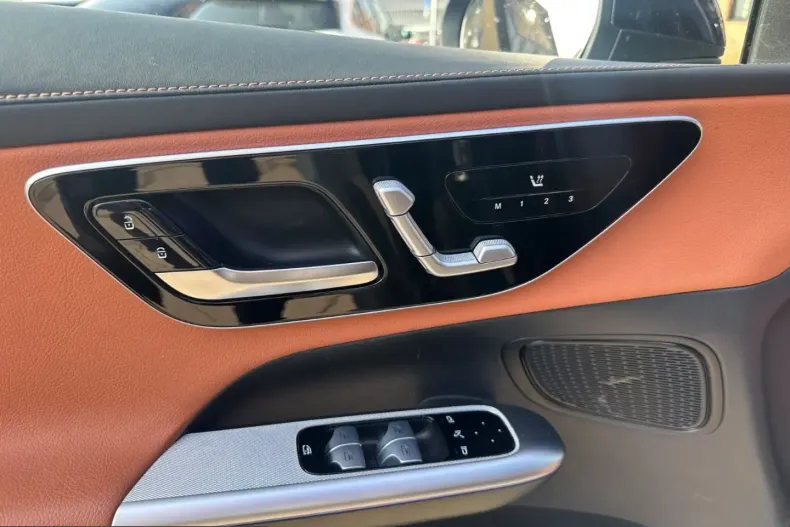 Mercedes-Benz GLC 300 (Clasa GLC) din 2023 cu 67.000 km - oferta MER205763 - foto 10