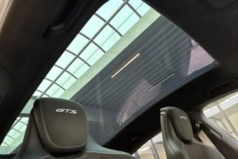 Porsche Taycan din 2023 cu 65.550 km - oferta POR205768 - foto 16