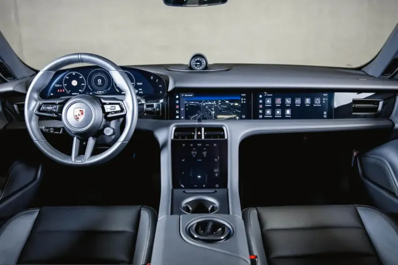 Porsche Taycan din 2023 cu 12.900 km - oferta POR205769 - foto 16