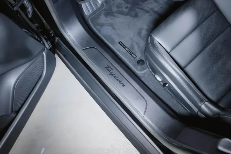 Porsche Taycan din 2023 cu 12.900 km - oferta POR205769 - foto 25