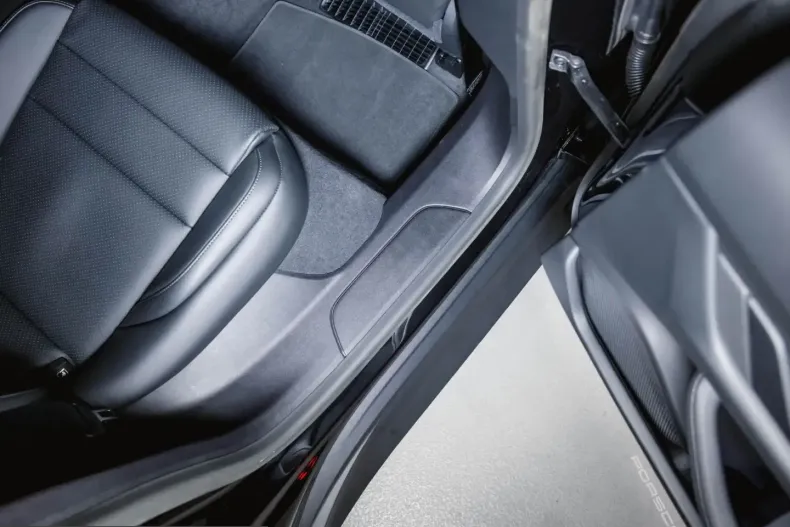 Porsche Taycan din 2023 cu 12.900 km - oferta POR205769 - foto 28