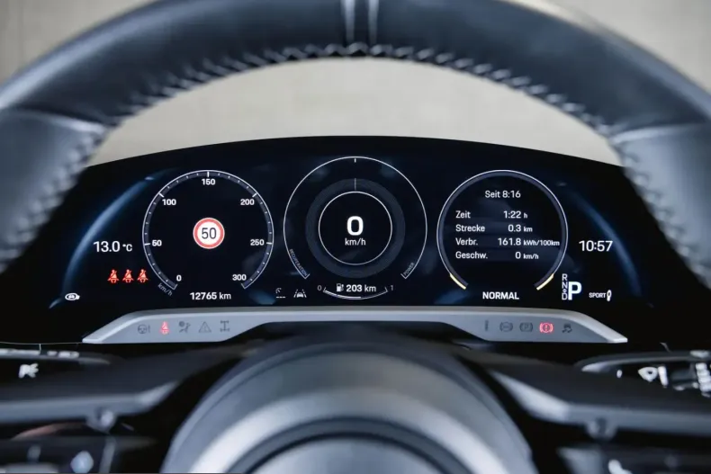 Porsche Taycan din 2023 cu 12.900 km - oferta POR205769 - foto 30