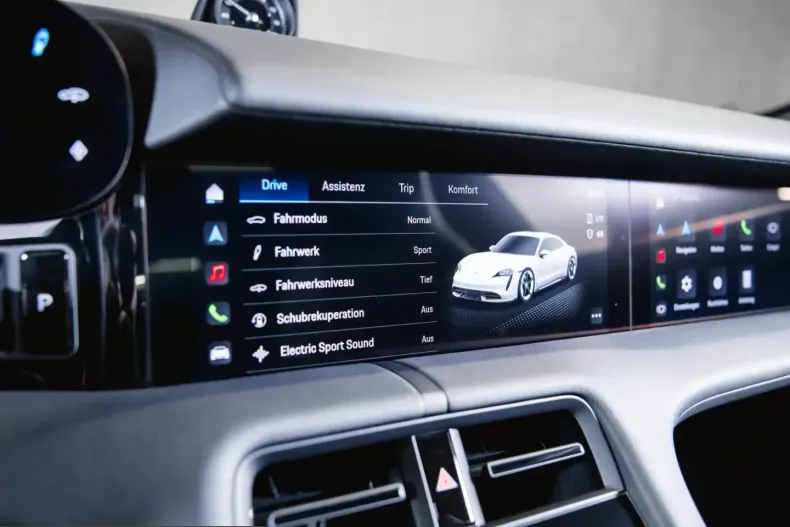 Porsche Taycan din 2023 cu 12.900 km - oferta POR205769 - foto 36