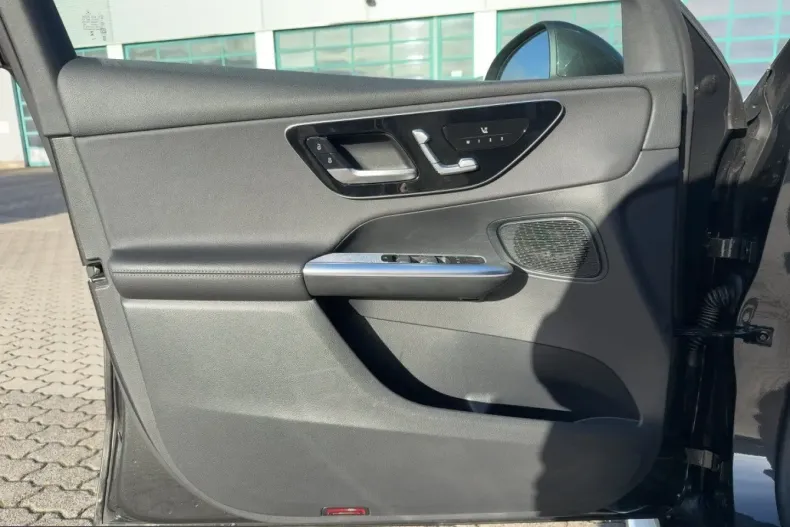 Mercedes-Benz GLC 200 (Clasa GLC) din 2024 cu 13.264 km - oferta MER205771 - foto 14