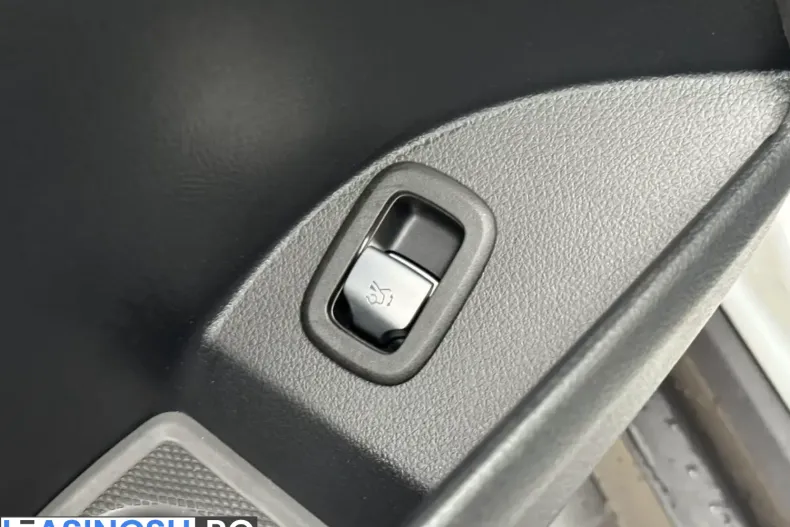 Mercedes-Benz GLC 300 (Clasa GLC) din 2024 cu 9.718 km - oferta MER205773 - foto 21