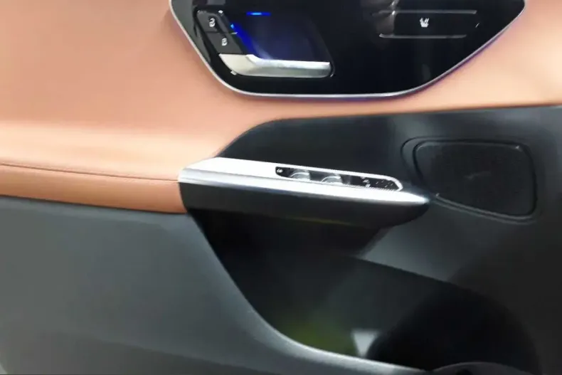 Mercedes-Benz GLC 200 (Clasa GLC) din 2023 cu 33.761 km - oferta MER205775 - foto 4