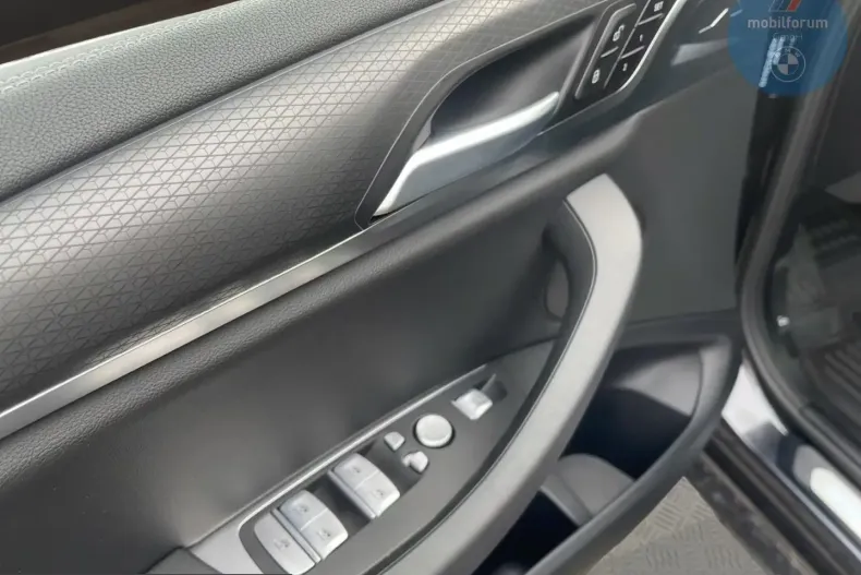 BMW iX3 (Seria X) din 2024 cu 10.554 km - oferta BMW205790 - foto 17