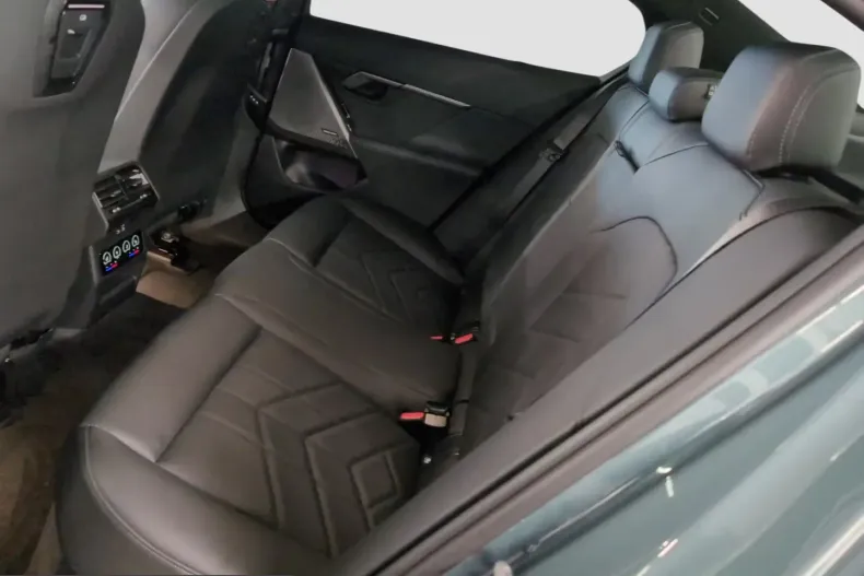 BMW 520 (Seria 5) din 2025 cu 20.065 km - oferta BMW205792 - foto 11