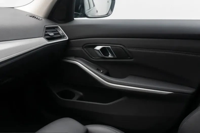 BMW 330 (Seria 3) din 2022 cu 37.067 km - oferta BMW205808 - foto 32