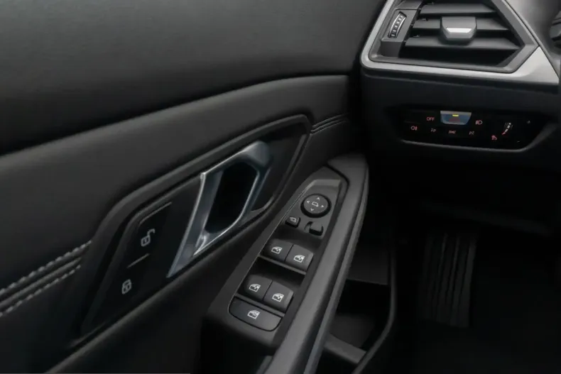 BMW 330 (Seria 3) din 2022 cu 37.067 km - oferta BMW205808 - foto 33