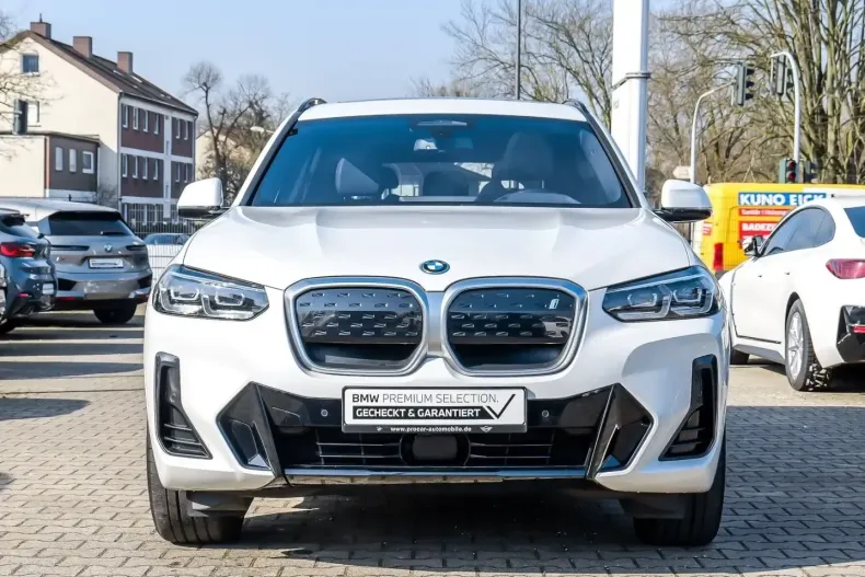 BMW iX3 (Seria X) din 2023 cu 71.673 km - oferta BMW205810 - foto 2