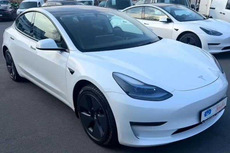 Tesla Model 3 din 2023 cu 59.600 km - oferta TES205824 - foto 1
