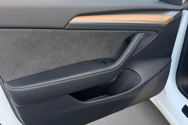 Tesla Model 3 din 2023 cu 59.600 km - oferta TES205824 - foto 9