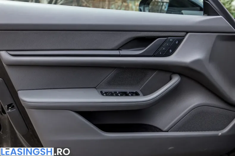 Porsche Taycan din 2026 cu 49.000 km - oferta POR205825 - foto 17