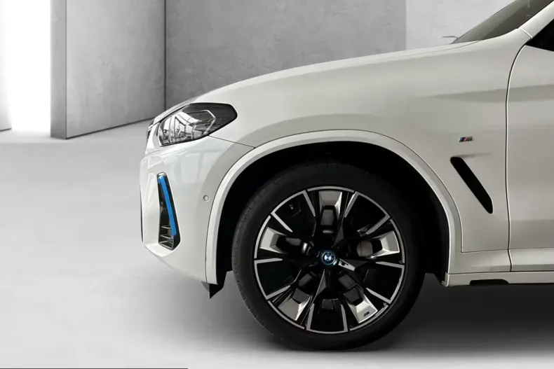 BMW iX3 (Seria X) din 2023 cu 70.910 km - oferta BMW205826 - foto 11