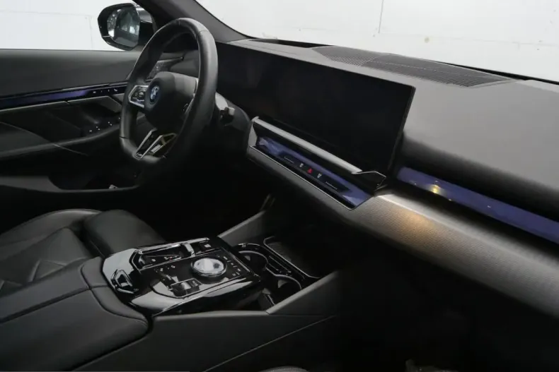 BMW 550 (Seria 5) din 2024 cu 46.005 km - oferta BMW205830 - foto 5