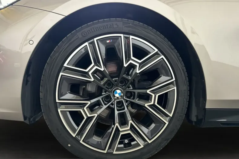 BMW 520 (Seria 5) din 2025 cu 25.554 km - oferta BMW205838 - foto 17