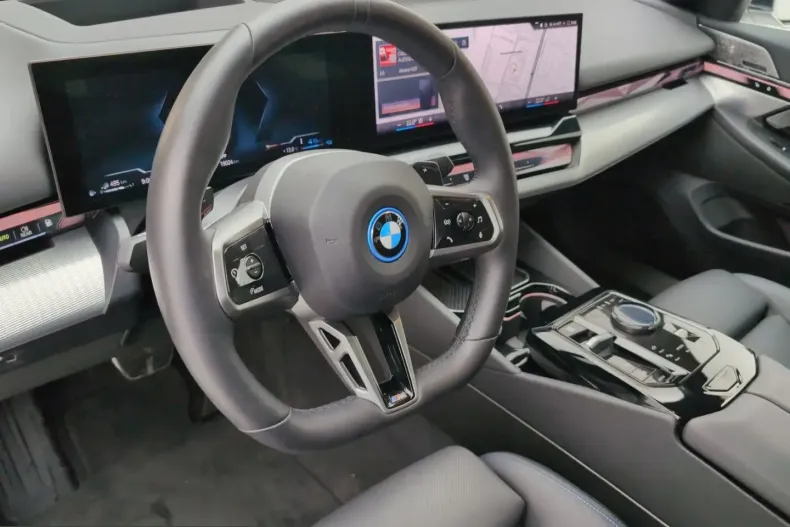 BMW 550 (Seria 5) din 2025 cu 19.025 km - oferta BMW205840 - foto 12