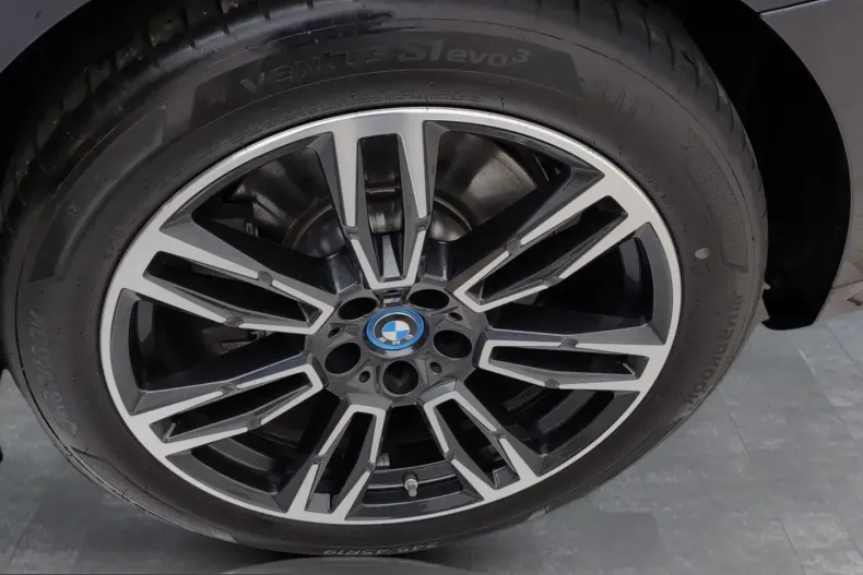 BMW 550 (Seria 5) din 2025 cu 19.025 km - oferta BMW205840 - foto 18