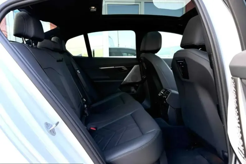 BMW 520i (Seria 5) din 2025 cu 26.000 km - oferta BMW205865 - foto 21