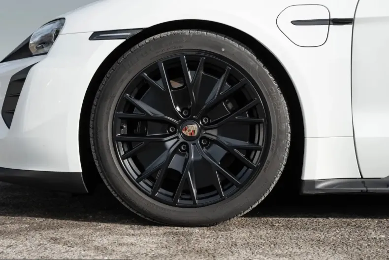 Porsche Taycan din 2023 cu 17.100 km - oferta POR205878 - foto 6