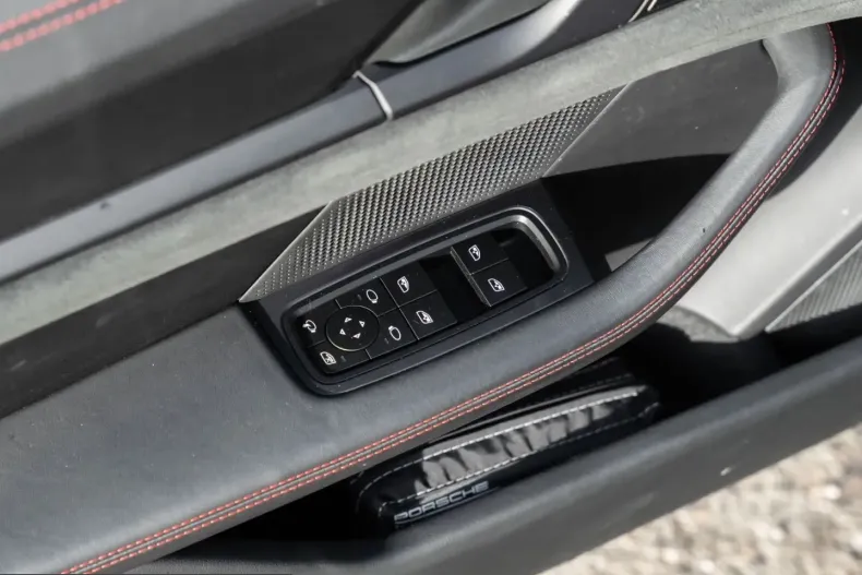 Porsche Taycan din 2023 cu 17.100 km - oferta POR205878 - foto 20