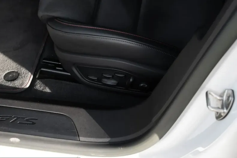 Porsche Taycan din 2023 cu 17.100 km - oferta POR205878 - foto 21