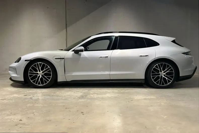 Porsche Taycan din 2024 cu 29.000 km - oferta POR205881 - foto 2