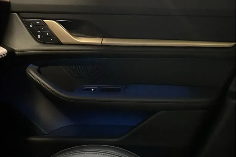 Porsche Taycan din 2024 cu 29.000 km - oferta POR205881 - foto 22