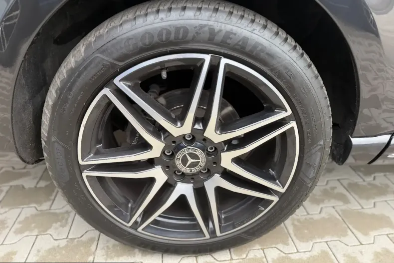 Mercedes-Benz V 300 (Clasa V) din 2023 cu 41.939 km - oferta MER205930 - foto 11