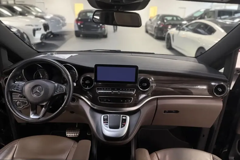 Mercedes-Benz V 300 (Clasa V) din 2023 cu 41.939 km - oferta MER205930 - foto 13