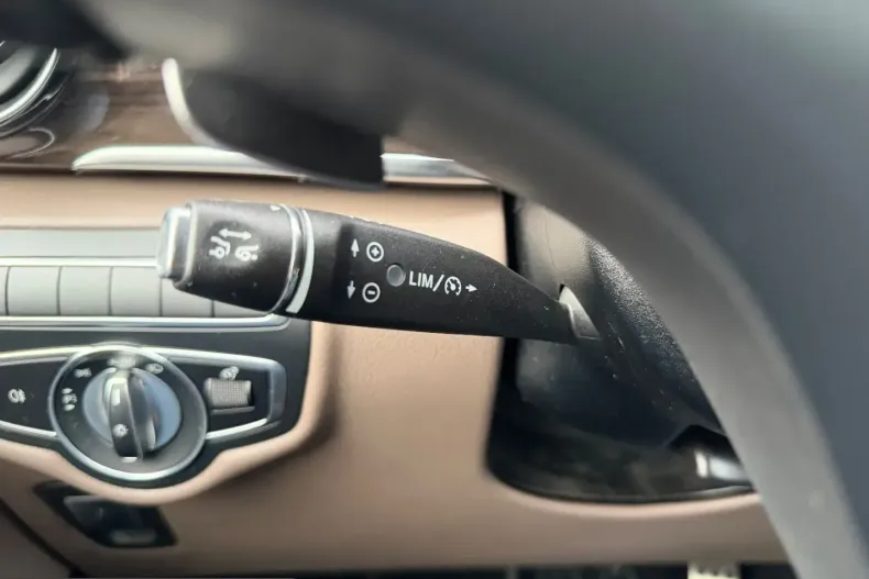 Mercedes-Benz V 300 (Clasa V) din 2023 cu 41.939 km - oferta MER205930 - foto 14